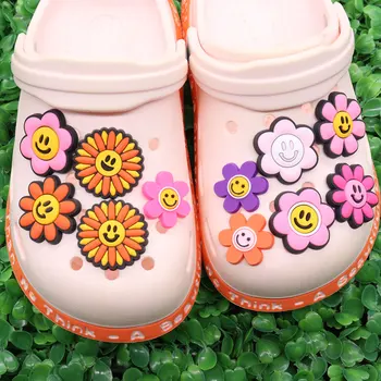 1-11pcs PVC Multicolor Belas Flores Sapatos de Crianças Encantos Decorações Bonito Sandálias Botão de Ajuste Croc Jibz Férias Presente