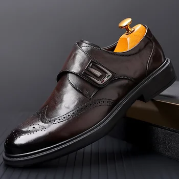 Primavera de Luxo Homens Sapatos de Couro Preto e Café Esculpida Bloco de Sapatos de Vestido, masculina Casual Sapatos de Casamento Escritório Mocassins Homens Sapatos