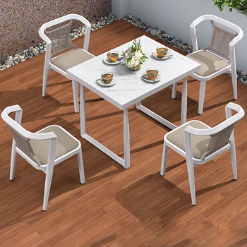Pátio com mesas e cadeiras ao ar livre de chá de mesas e cadeiras de jardim, varanda de jantar, mesas e cadeiras ao ar livre do lazer cadeiras